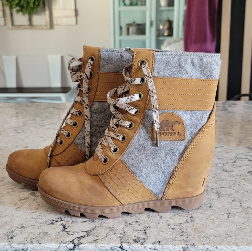 SOREL WOMEN'S JOAN OF ARCTIC WEDGE LEXIE BOOTIE